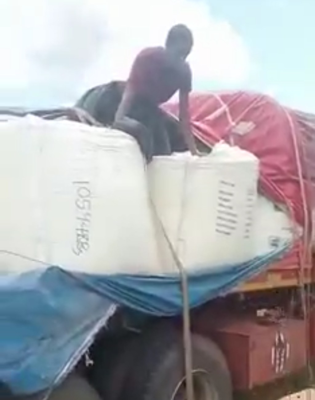Video:Zambian Police Intercepts a Tanzanian Truck Carrying Illegal&nbsp;Immigrants